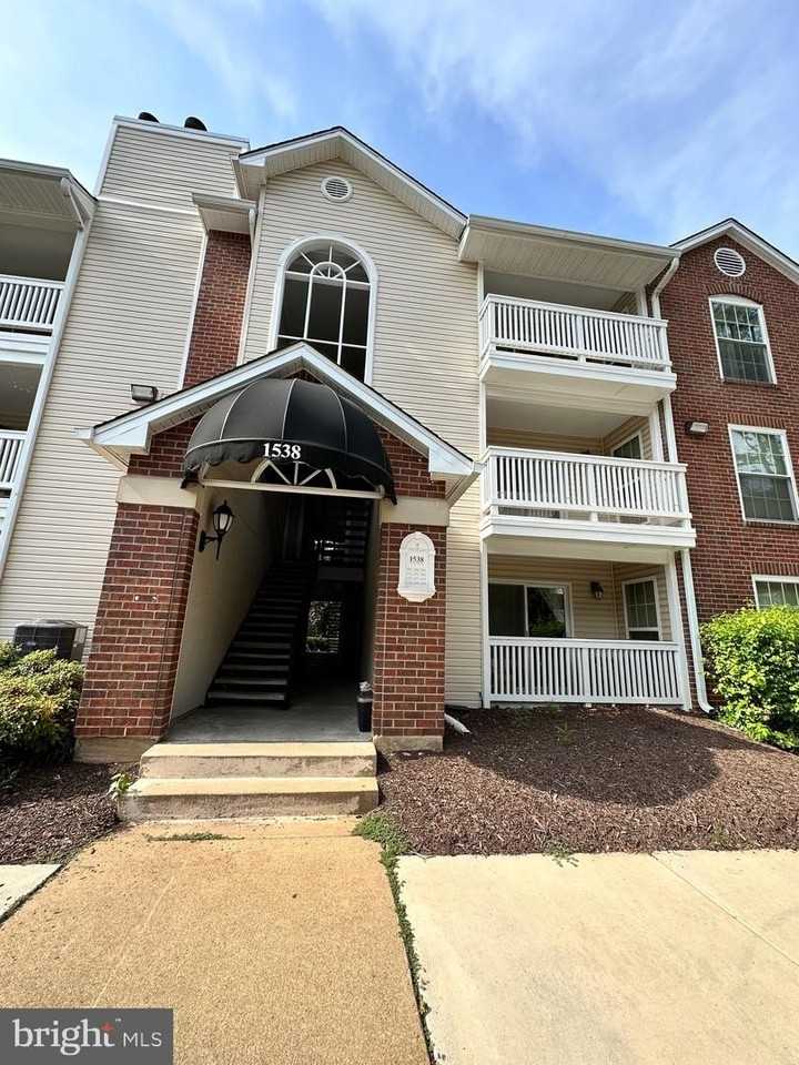 1538 Lincoln Way - Photo 2 of 19