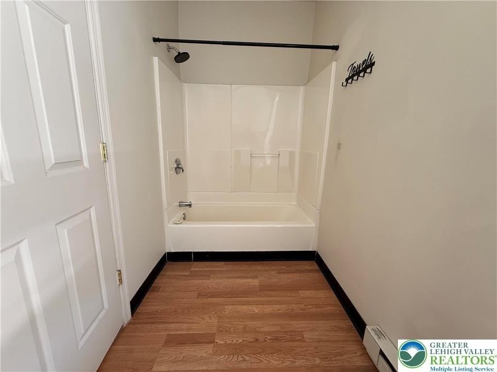 829 E 4th St Apt 3 #3 - Photo 6 of 10