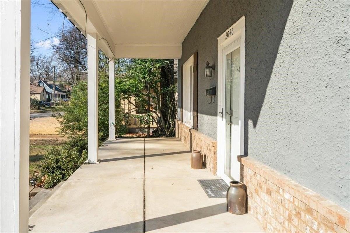 2046 Courtland Pl - Photo 4 of 37