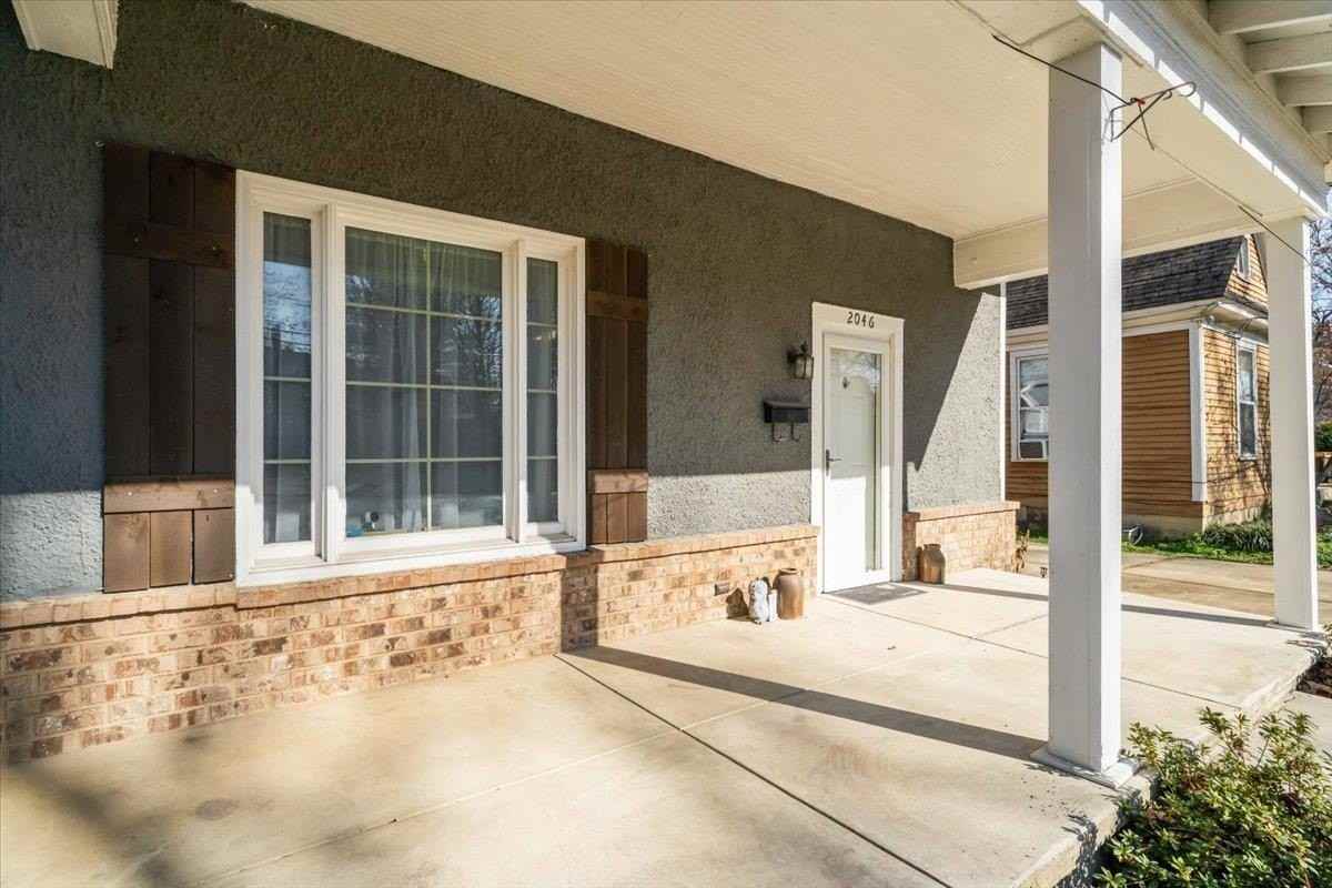 2046 Courtland Pl - Photo 5 of 37