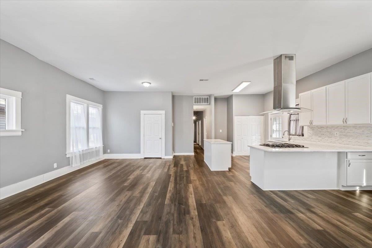 2046 Courtland Pl - Photo 6 of 37