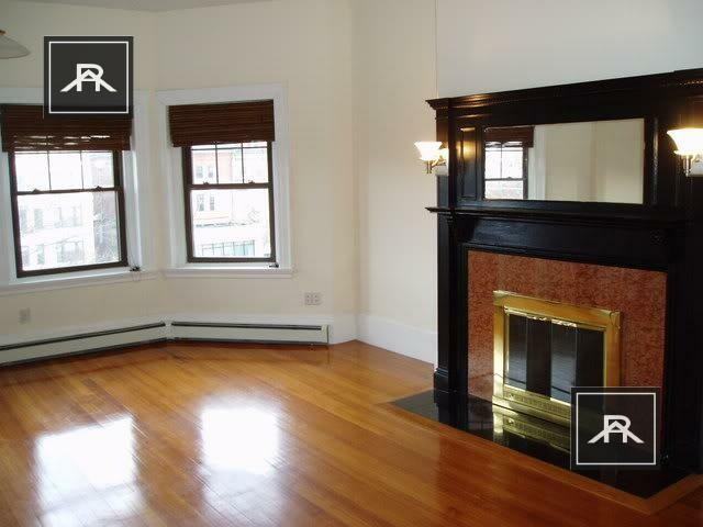 1687 Beacon St - Photo 4 of 10