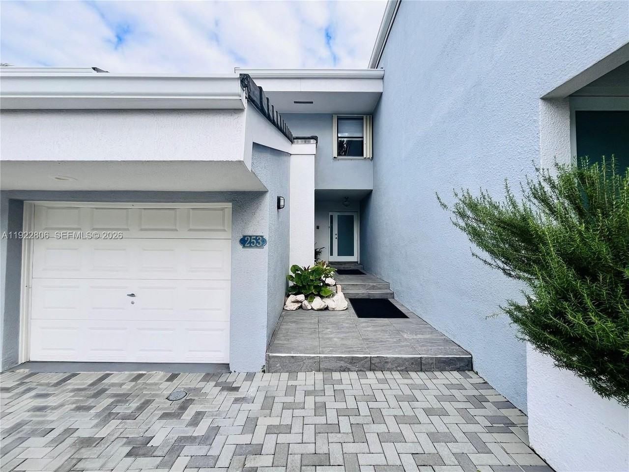 253 Poinciana Dr #603 - Photo 4 of 44