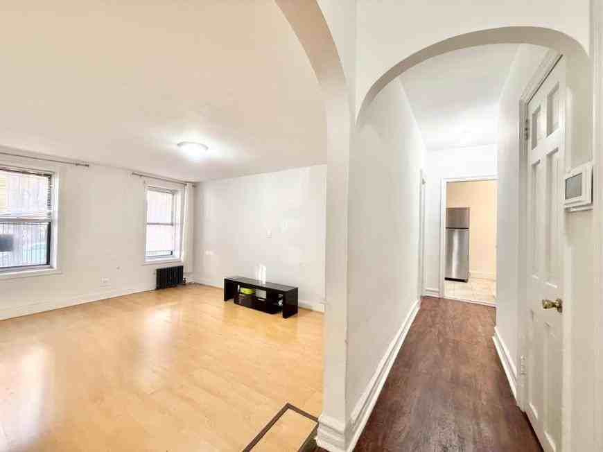 4333 48th St - Photo 3 of 7