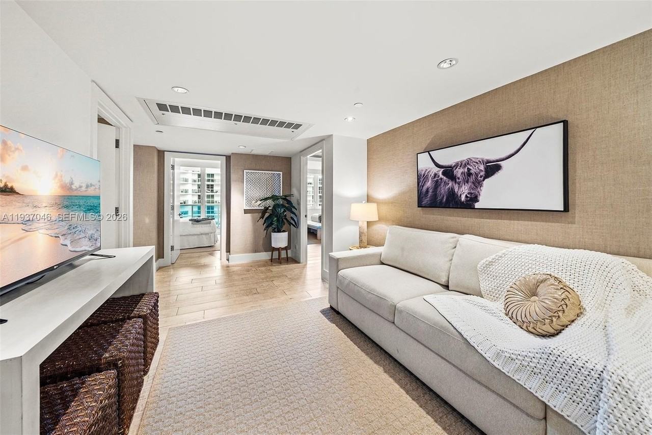 102 24th St #1207 - Photo 4 of 47