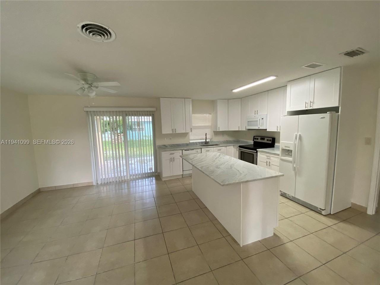 851 Sw 63rd Way #851 - Photo 4 of 13