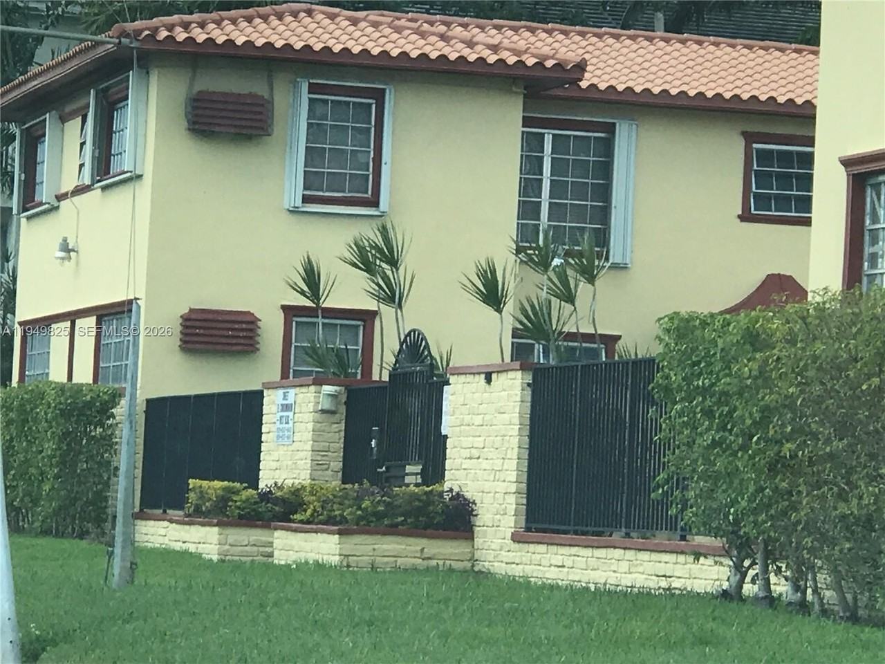 661 Sw 11th St #22W - Photo 2 of 22