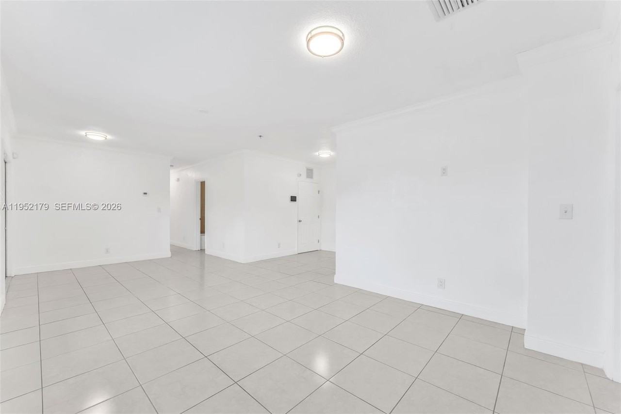 1930 Nw 184th St - Photo 4 of 26