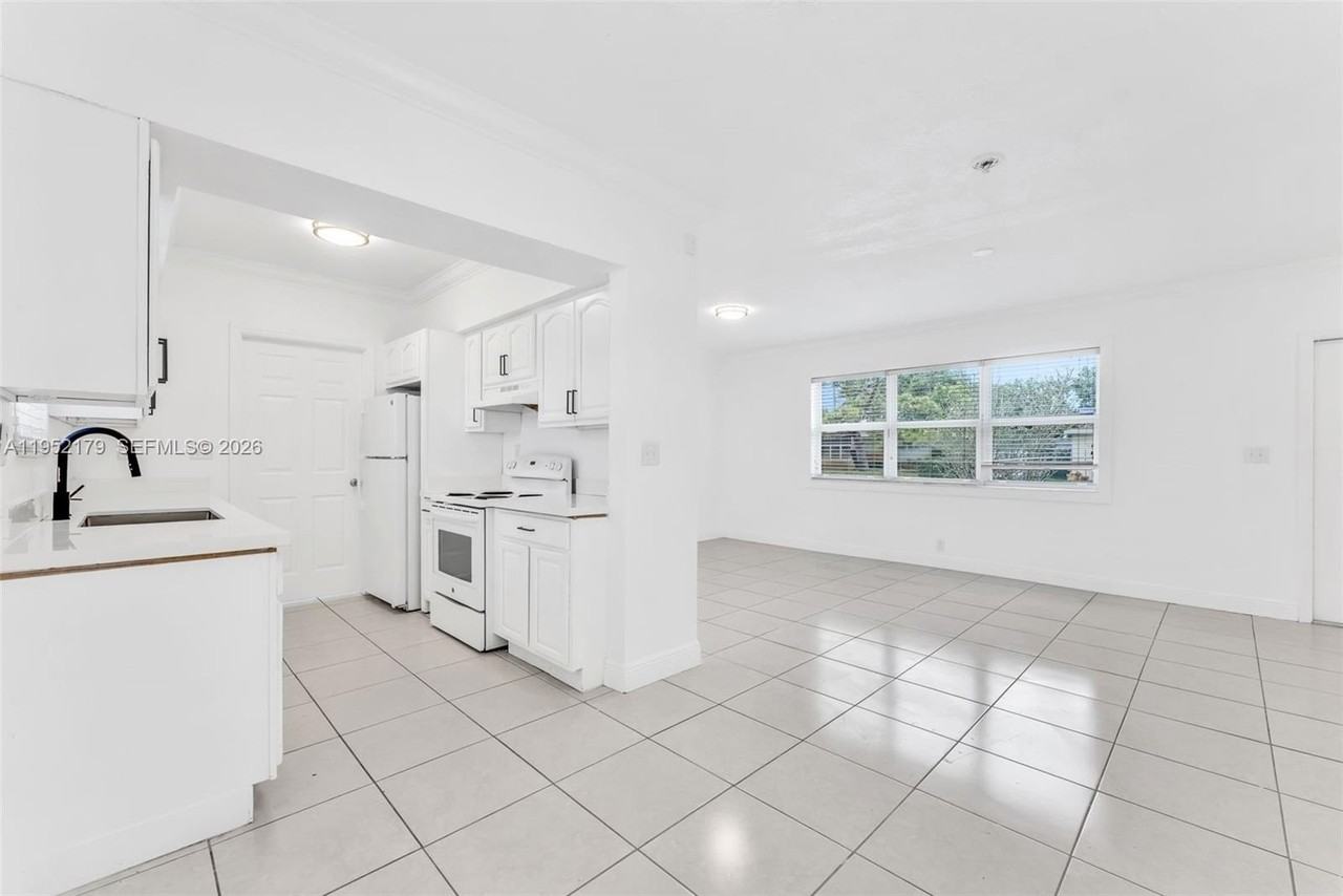 1930 Nw 184th St - Photo 7 of 26