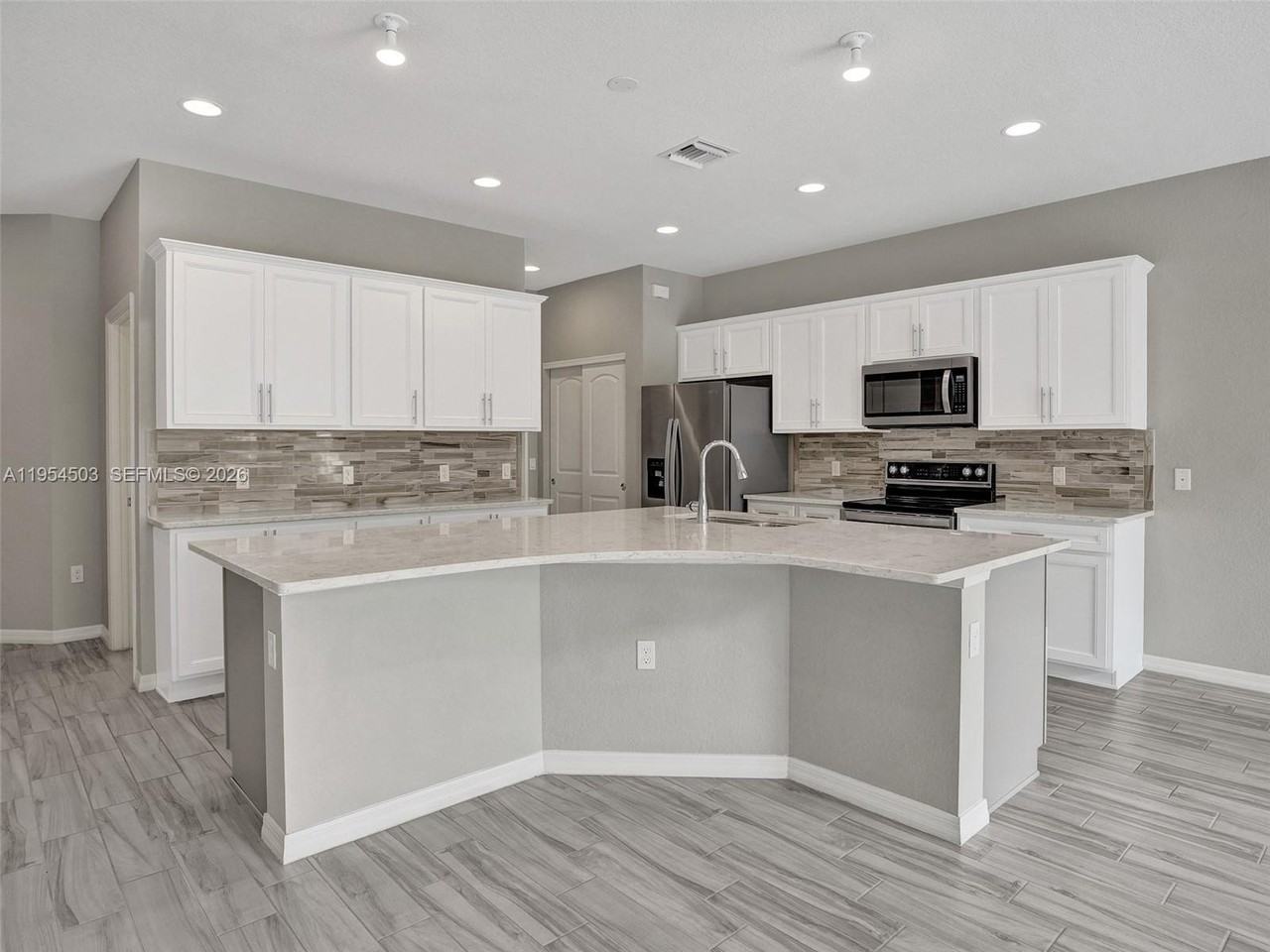 8330 Rearing Ln - Photo 4 of 39