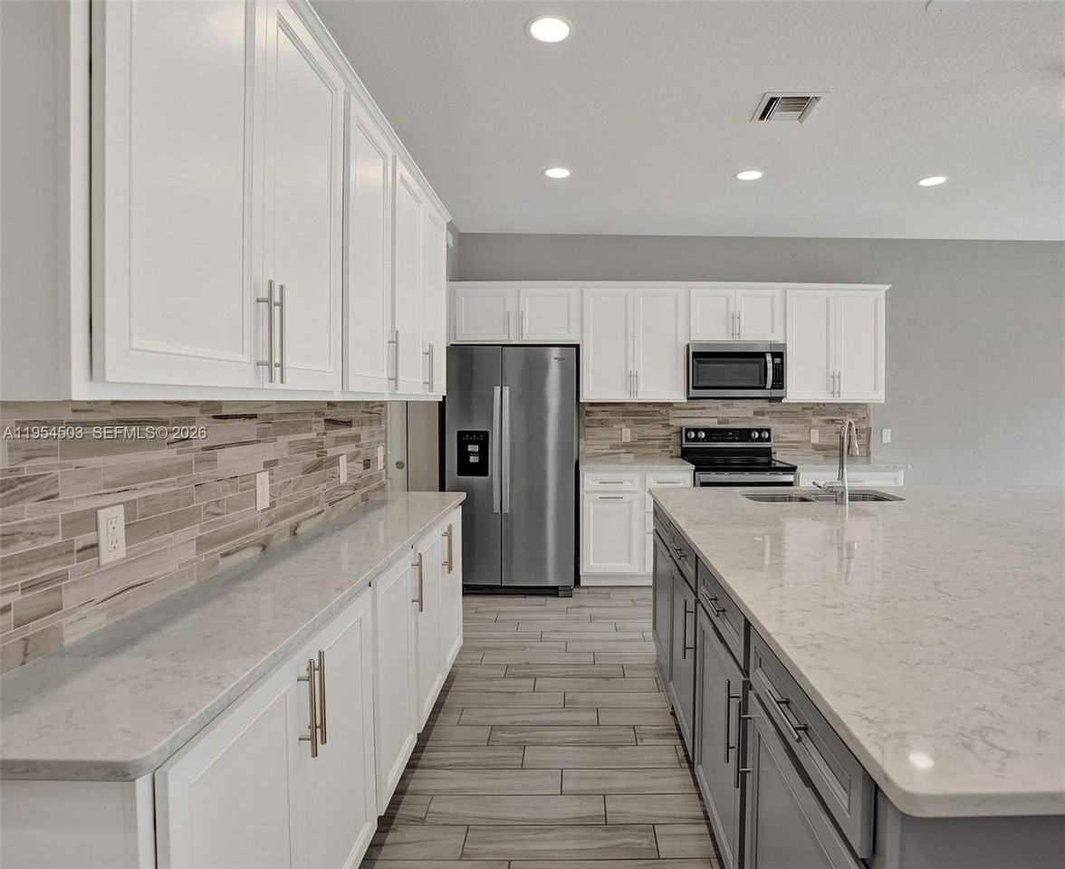 8330 Rearing Ln - Photo 5 of 39