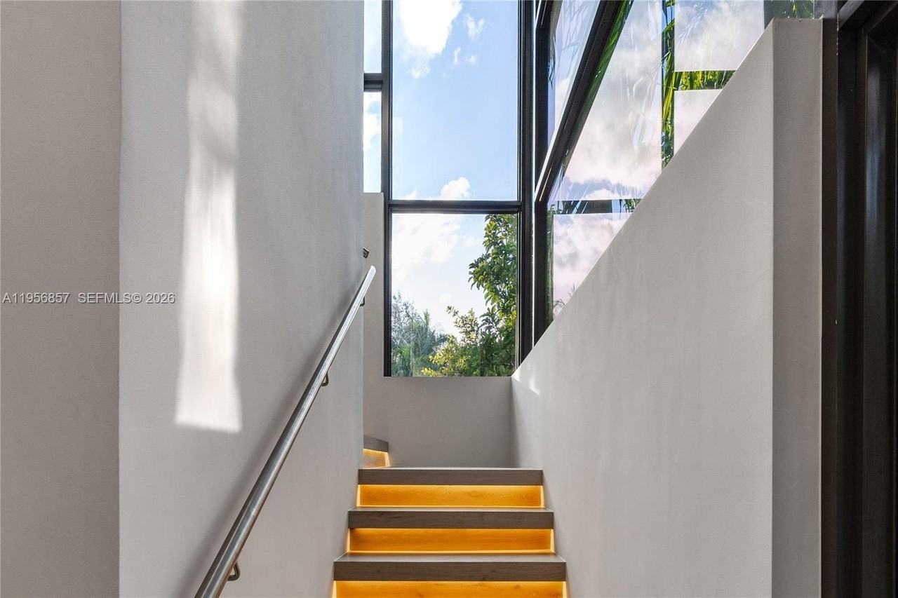 2805 Freeman St - Photo 2 of 50