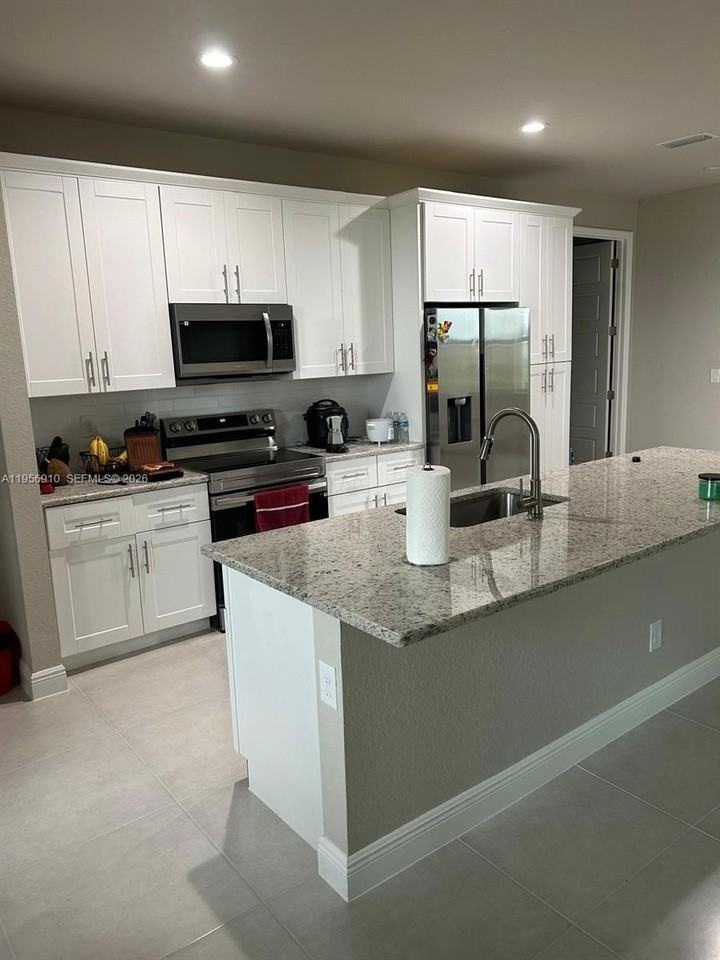 413 Akin Pl #413 - Photo 4 of 13