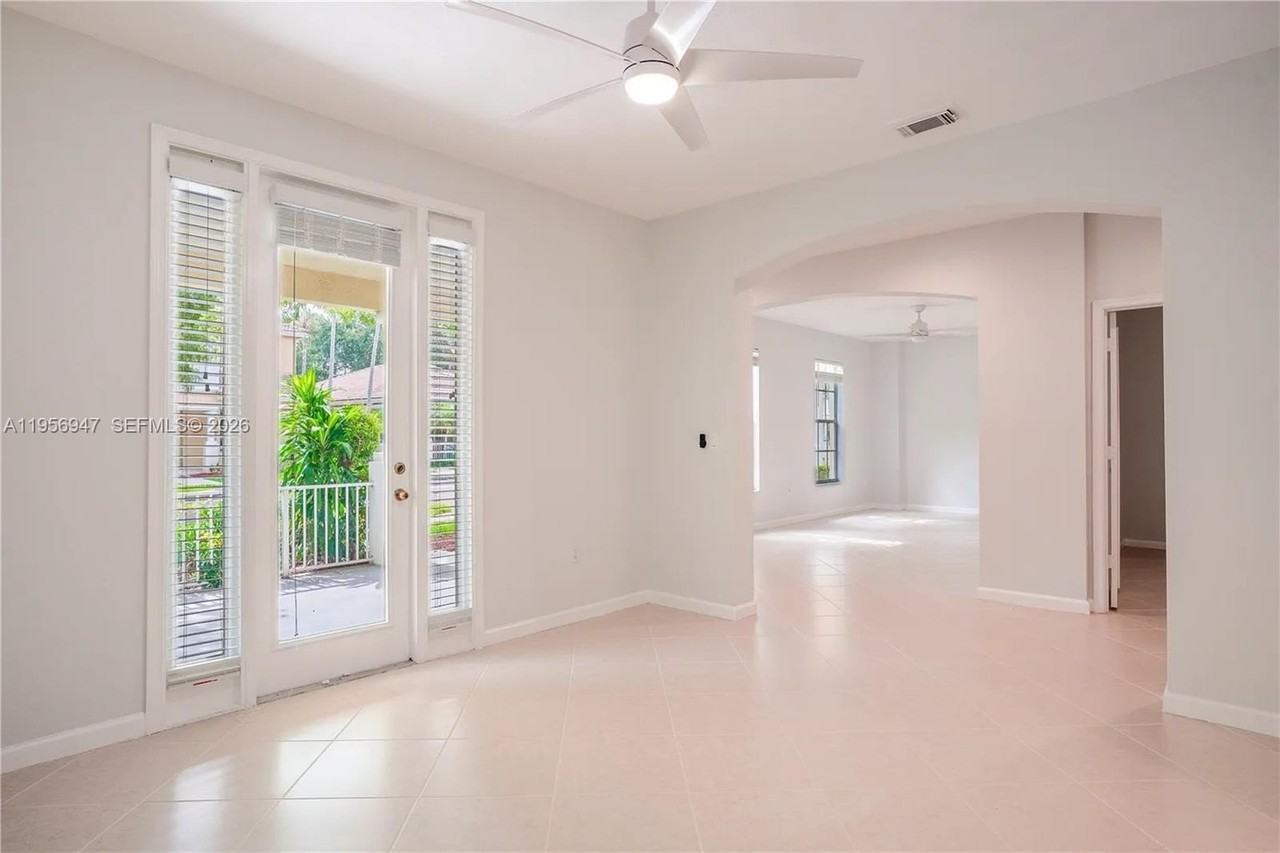 1518 Fenton Dr - Photo 5 of 21