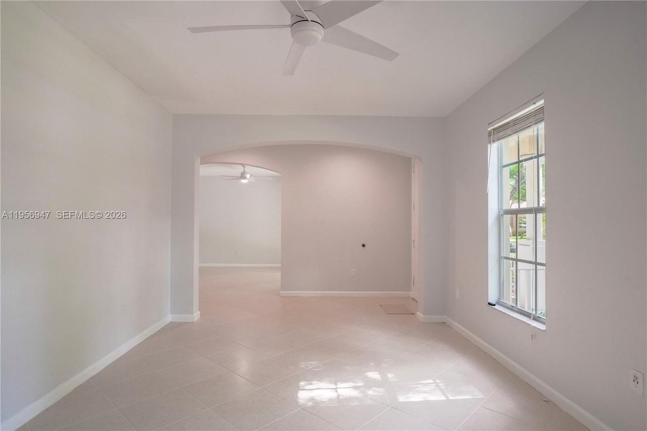 1518 Fenton Dr - Photo 6 of 21