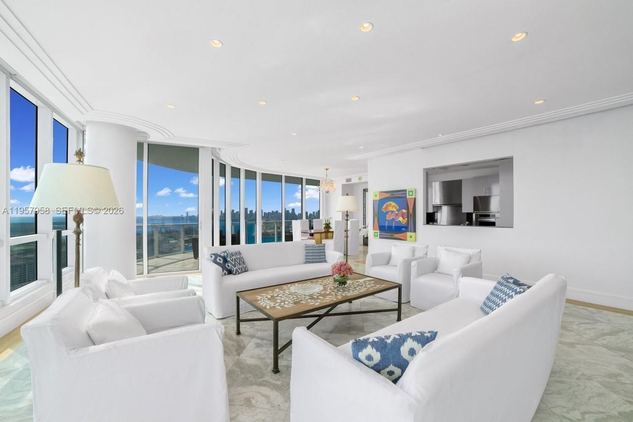 100 S Pointe Dr #3403 - Photo 2 of 20