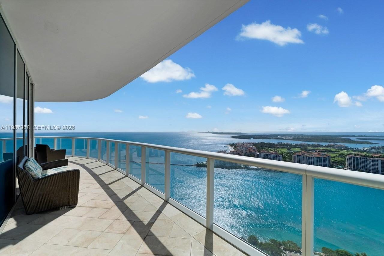 100 S Pointe Dr #3403 - Photo 4 of 20