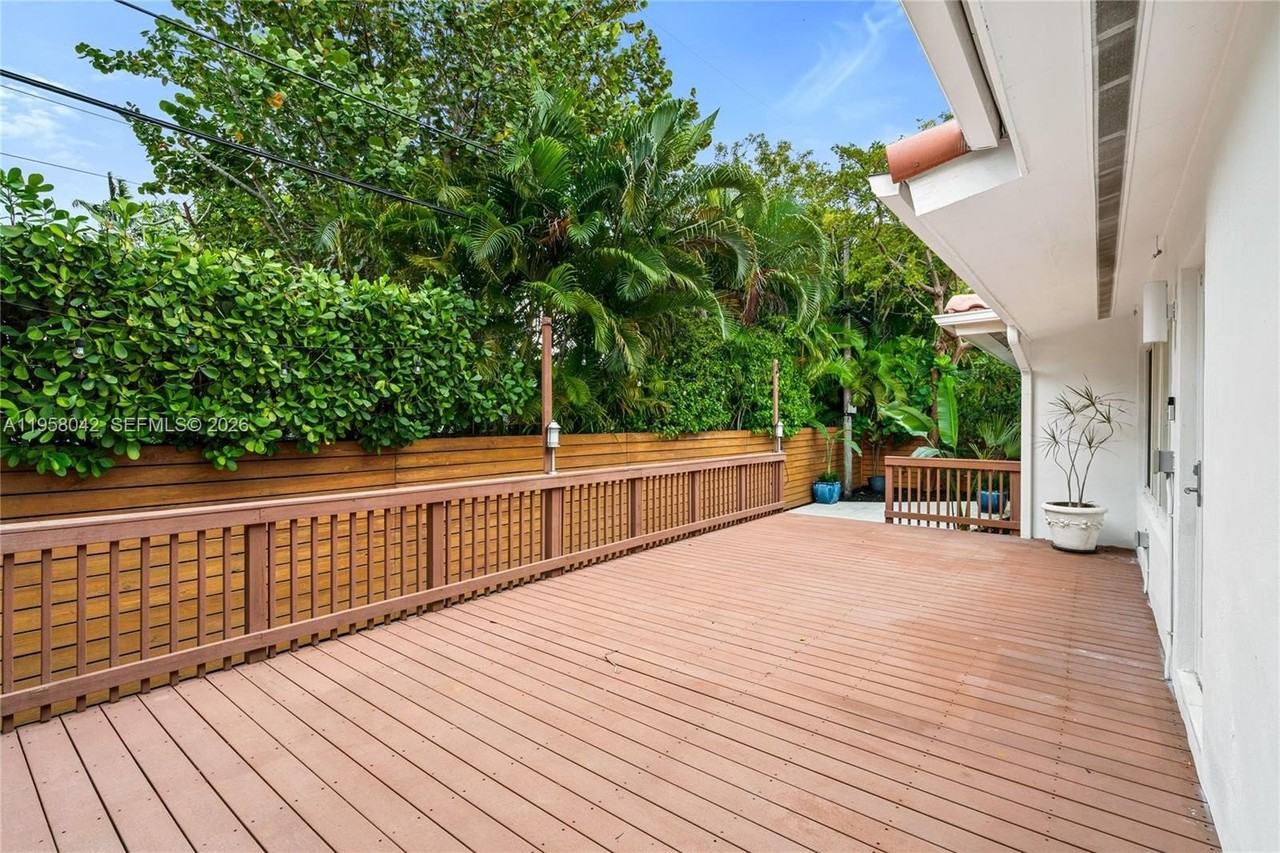 3505 Crystal View Ct - Photo 3 of 50