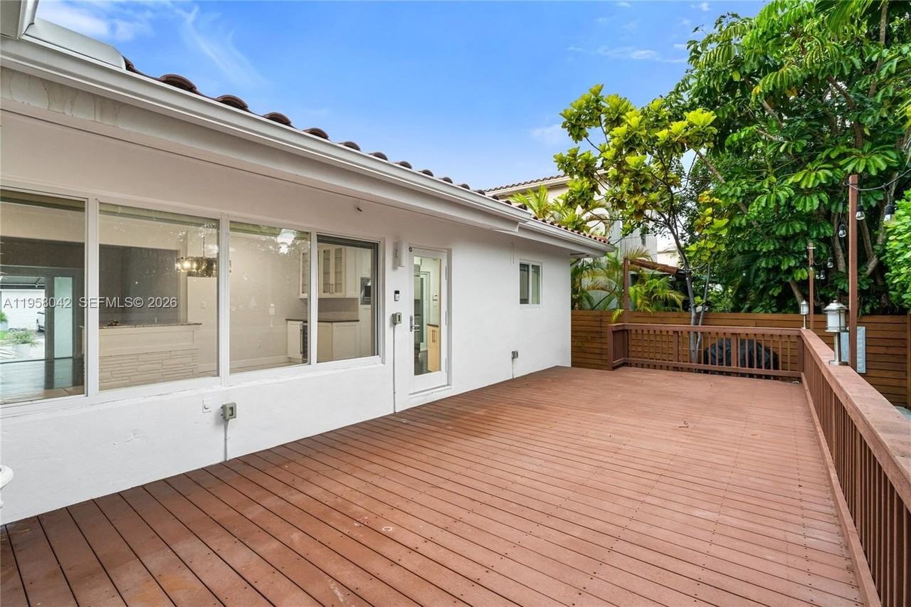 3505 Crystal View Ct - Photo 5 of 50