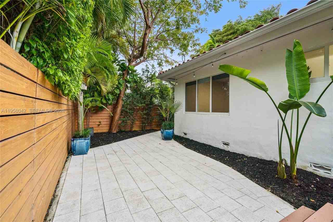 3505 Crystal View Ct - Photo 7 of 50