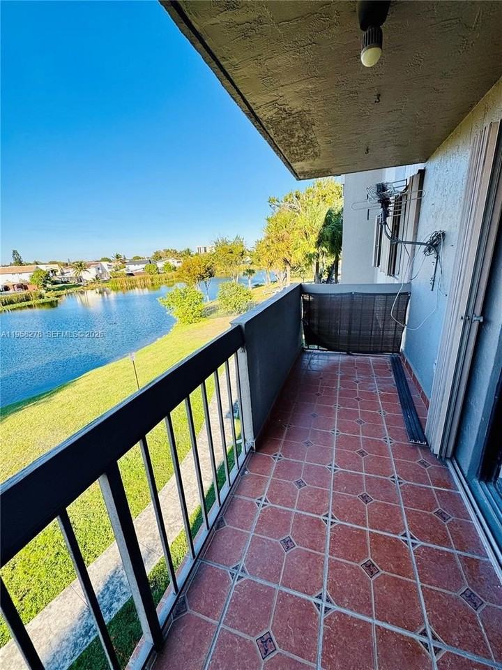 1101 Sw 122nd Ave #302 - Photo 7 of 50