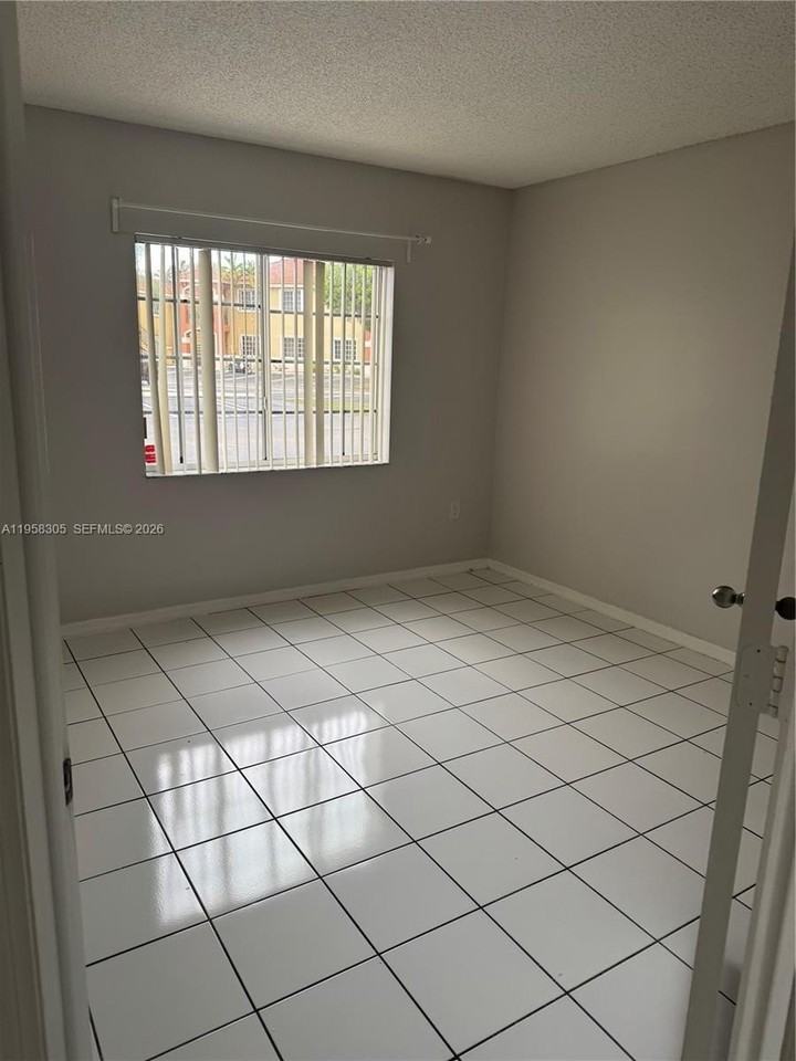 15421 Sw 133rd Pl #901 - Photo 4 of 11