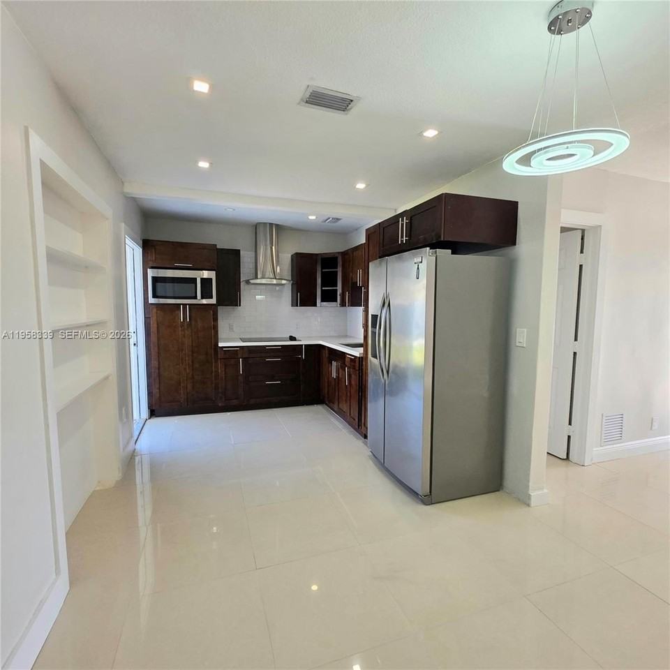 7555 Sw 28th Street Rd - Photo 3 of 11