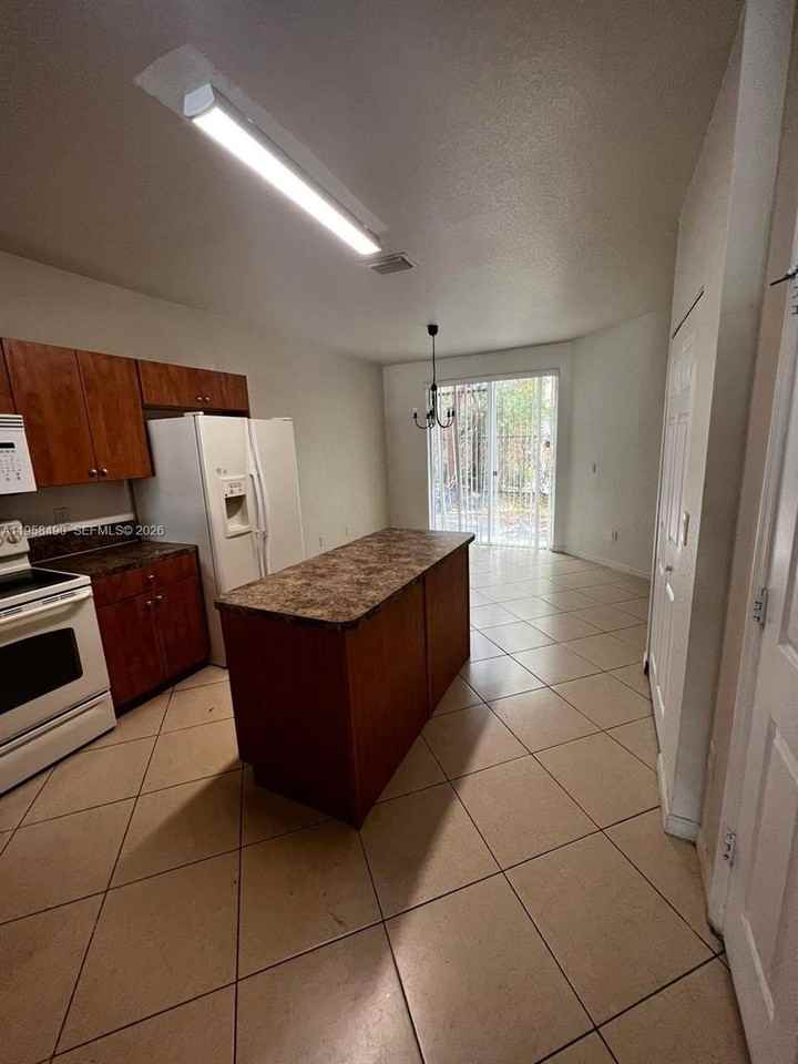 1909 Hibiscus Ln #1909 - Photo 2 of 20