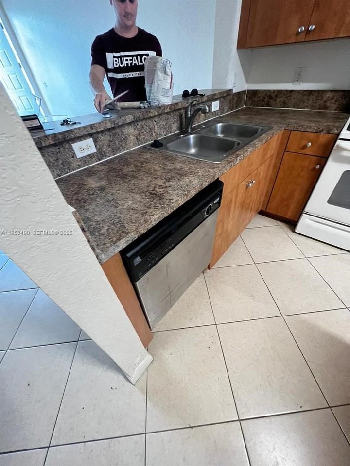 1909 Hibiscus Ln #1909 - Photo 3 of 20