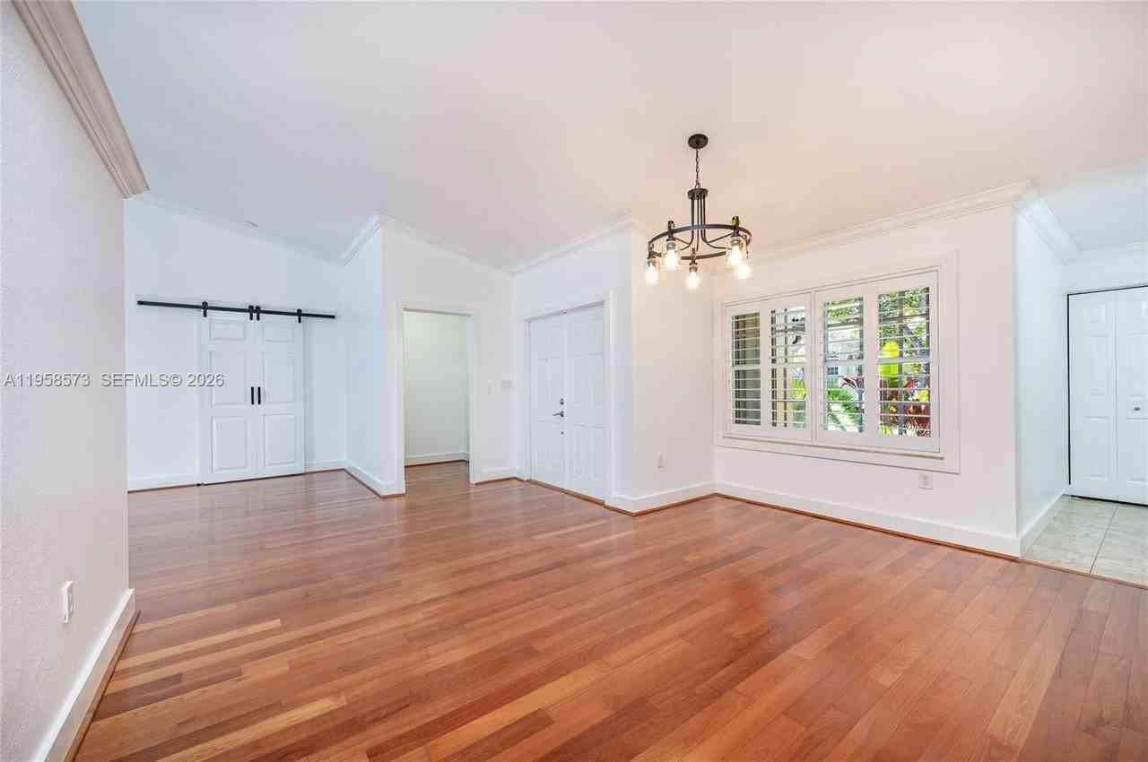 405 Sw 198th Ter - Photo 4 of 37