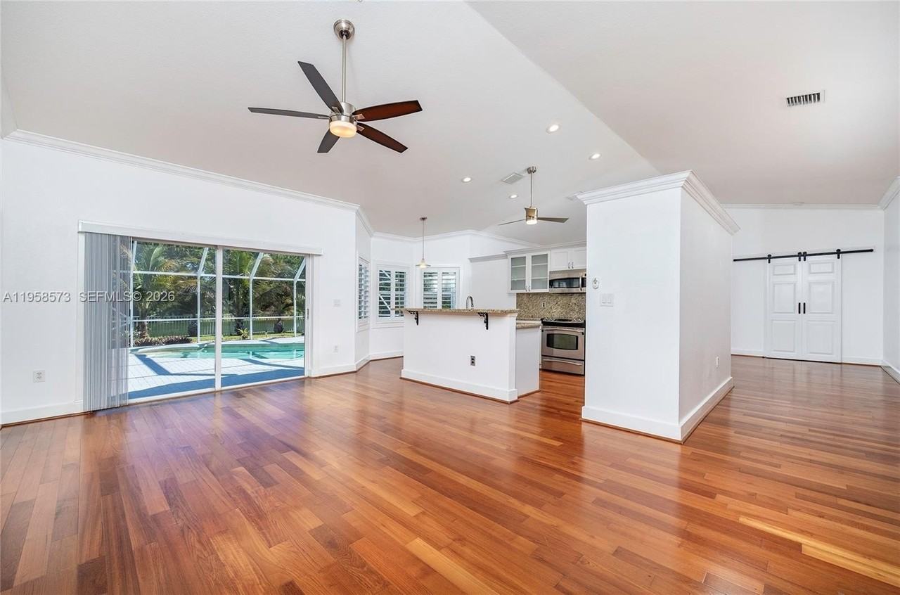 405 Sw 198th Ter - Photo 5 of 37