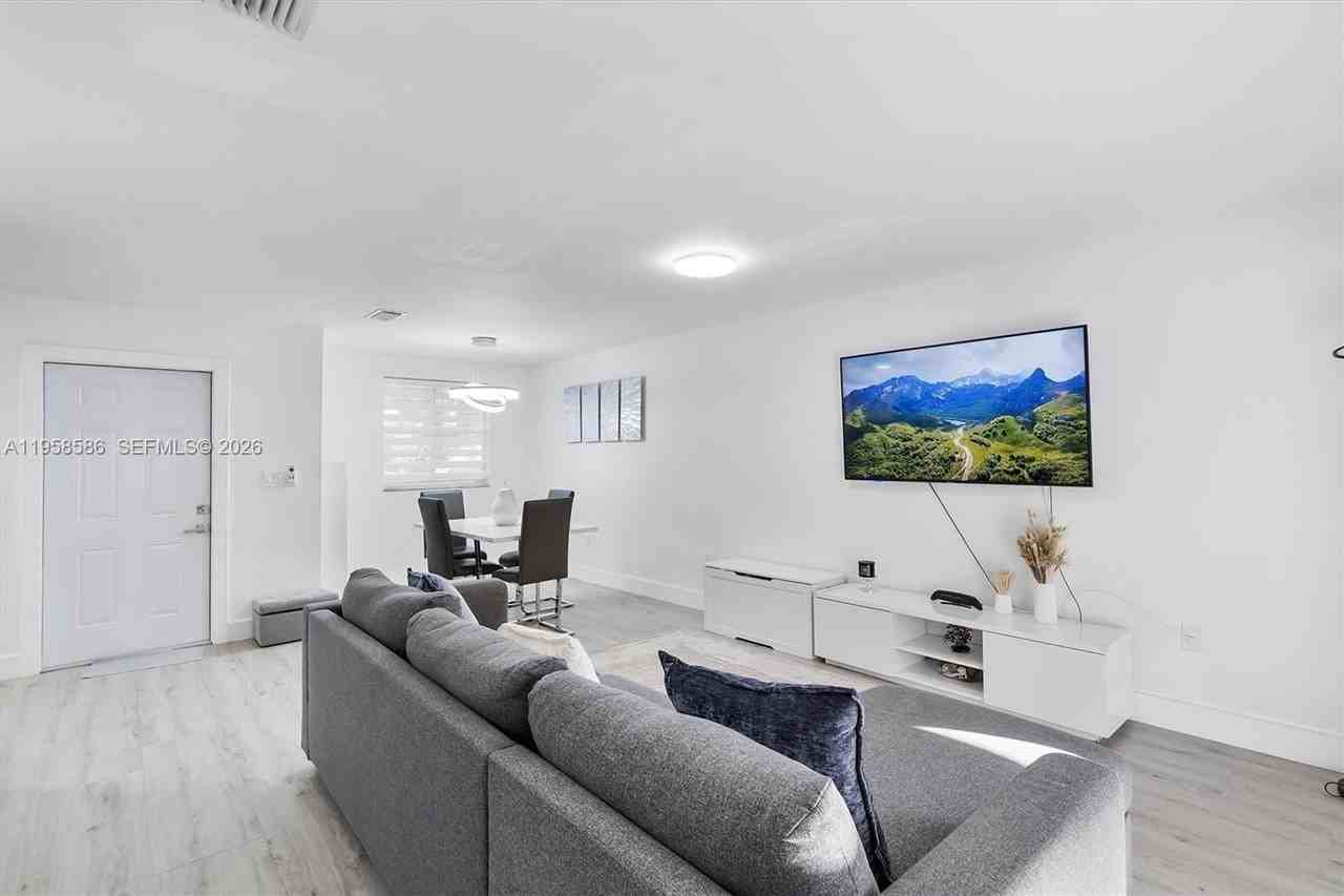 342 Nw 114th Ave #9-106 - Photo 2 of 32