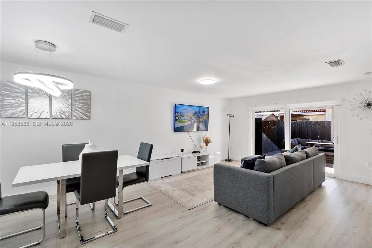 342 Nw 114th Ave #9-106 - Photo 3 of 32