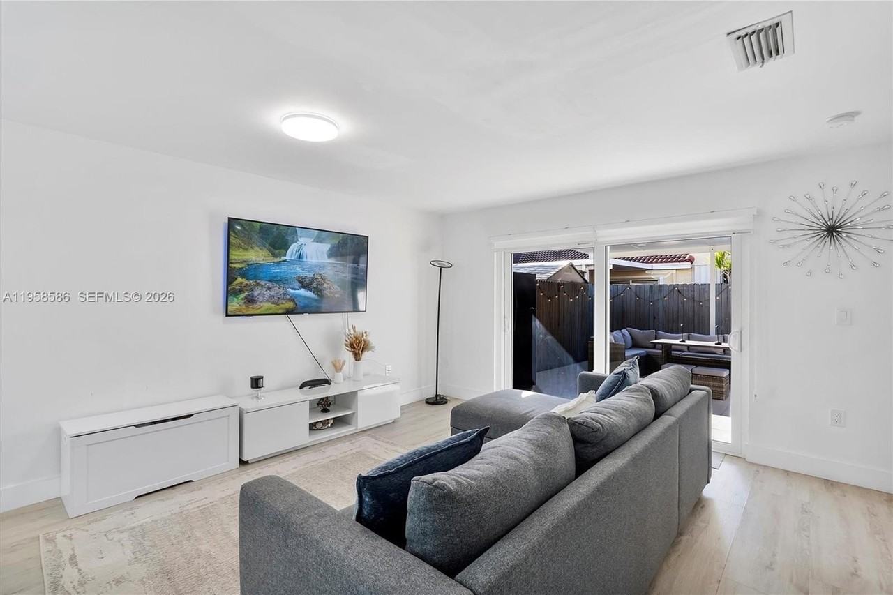 342 Nw 114th Ave #9-106 - Photo 4 of 32