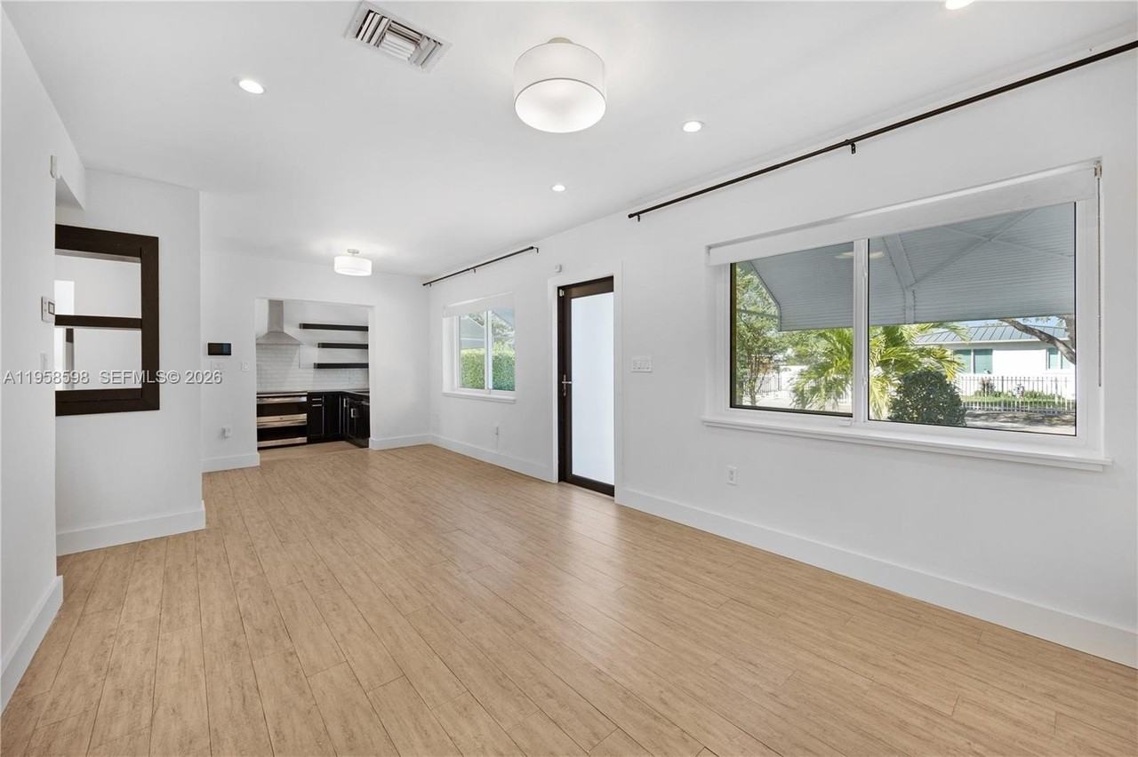 6476 Sw 10th Ter - Photo 4 of 35