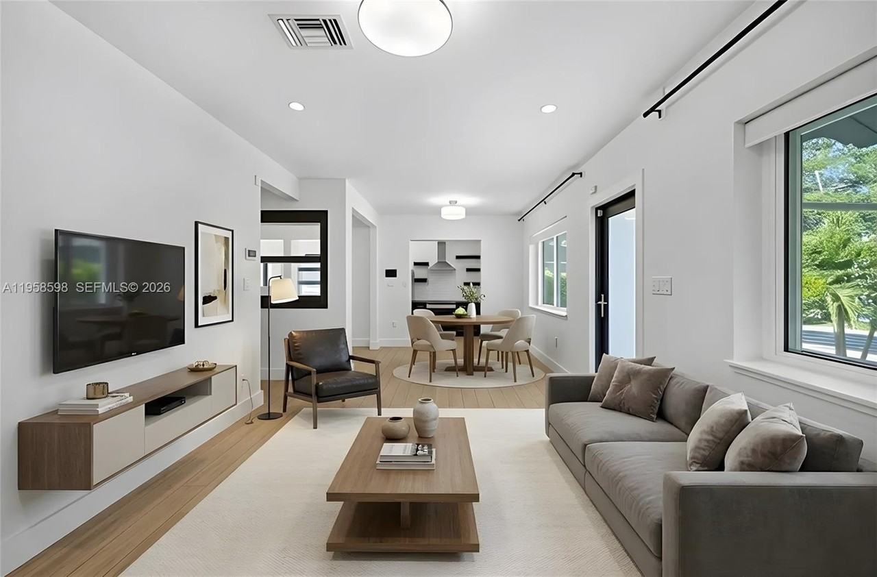 6476 Sw 10th Ter - Photo 5 of 35