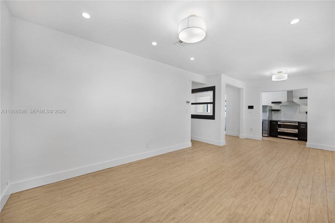 6476 Sw 10th Ter - Photo 7 of 35