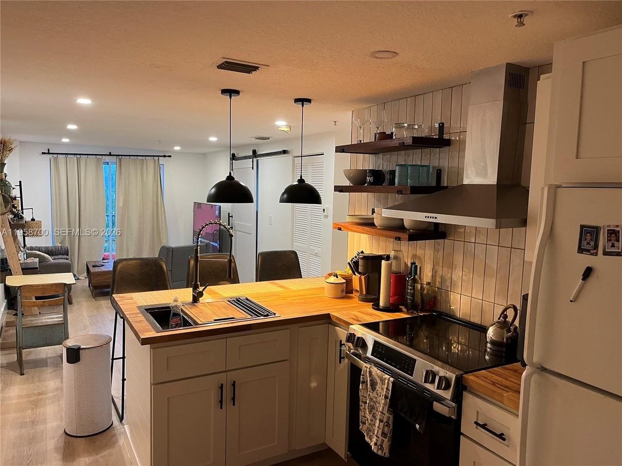 218 Sw 8th Ave #205 - Photo 2 of 8