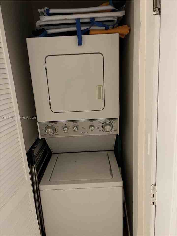 218 Sw 8th Ave #205 - Photo 6 of 8