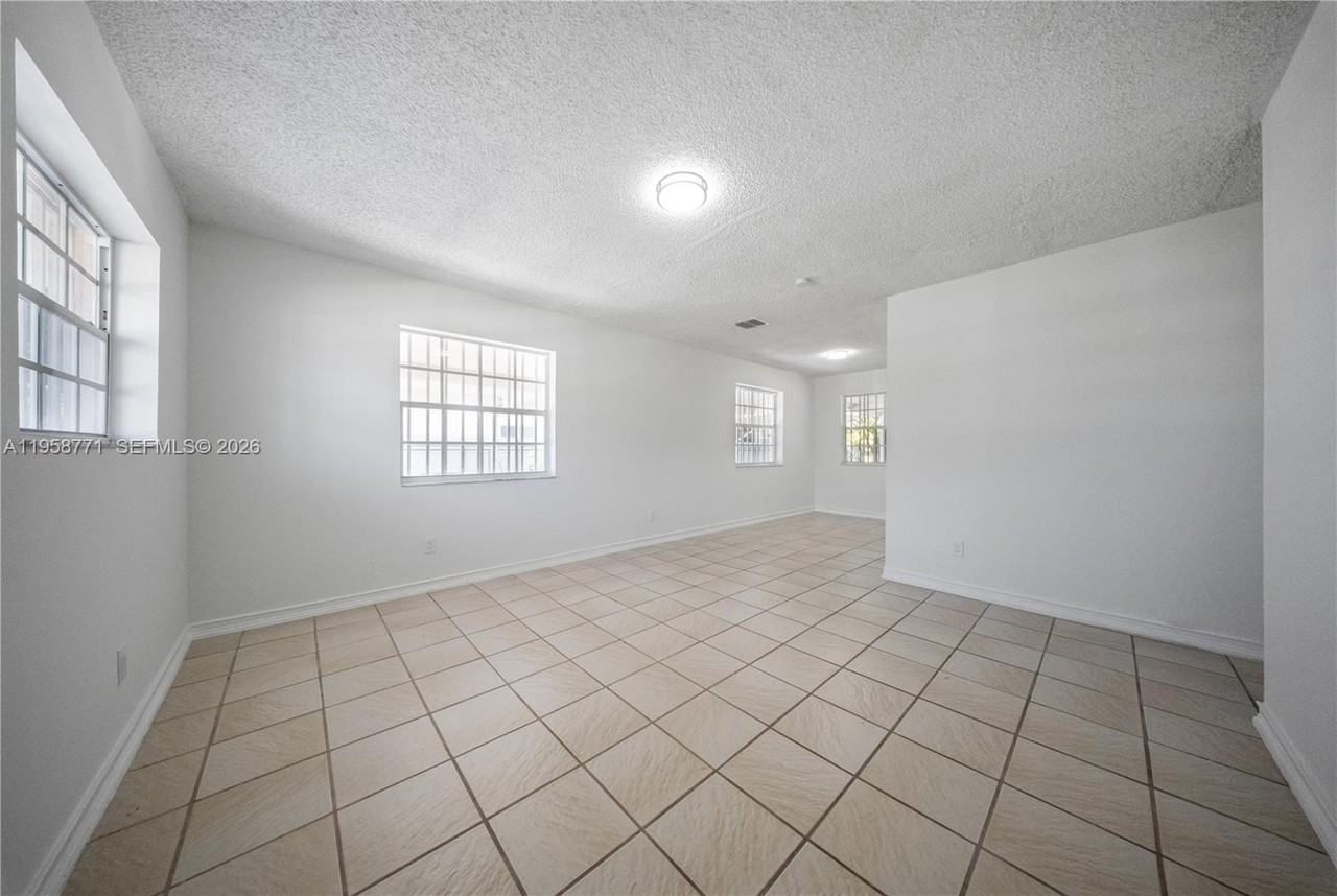 20120 Sw 112th Ct #A - Photo 3 of 18