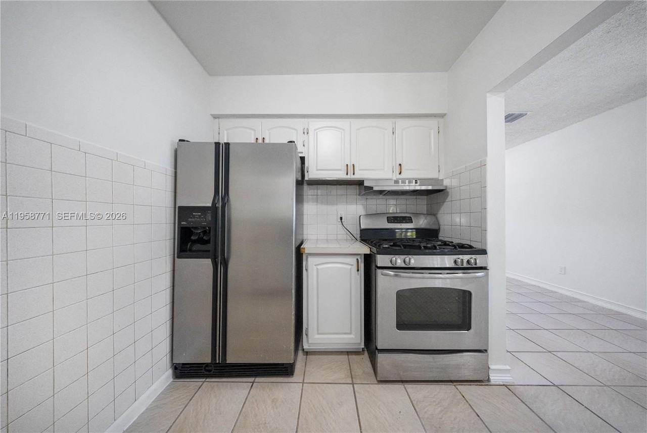 20120 Sw 112th Ct #A - Photo 5 of 18