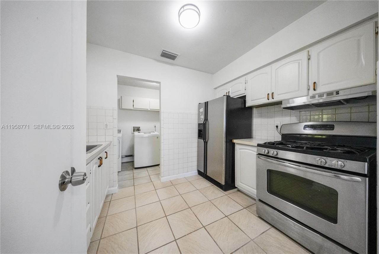 20120 Sw 112th Ct #A - Photo 6 of 18