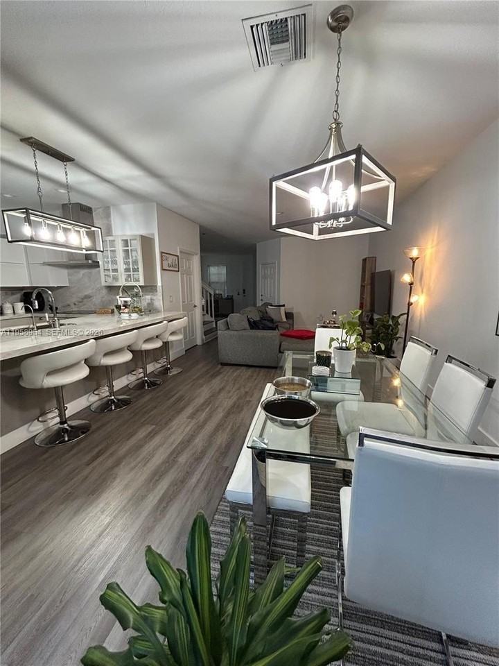 11625 Nw 87th Ln #11625 - Photo 5 of 22