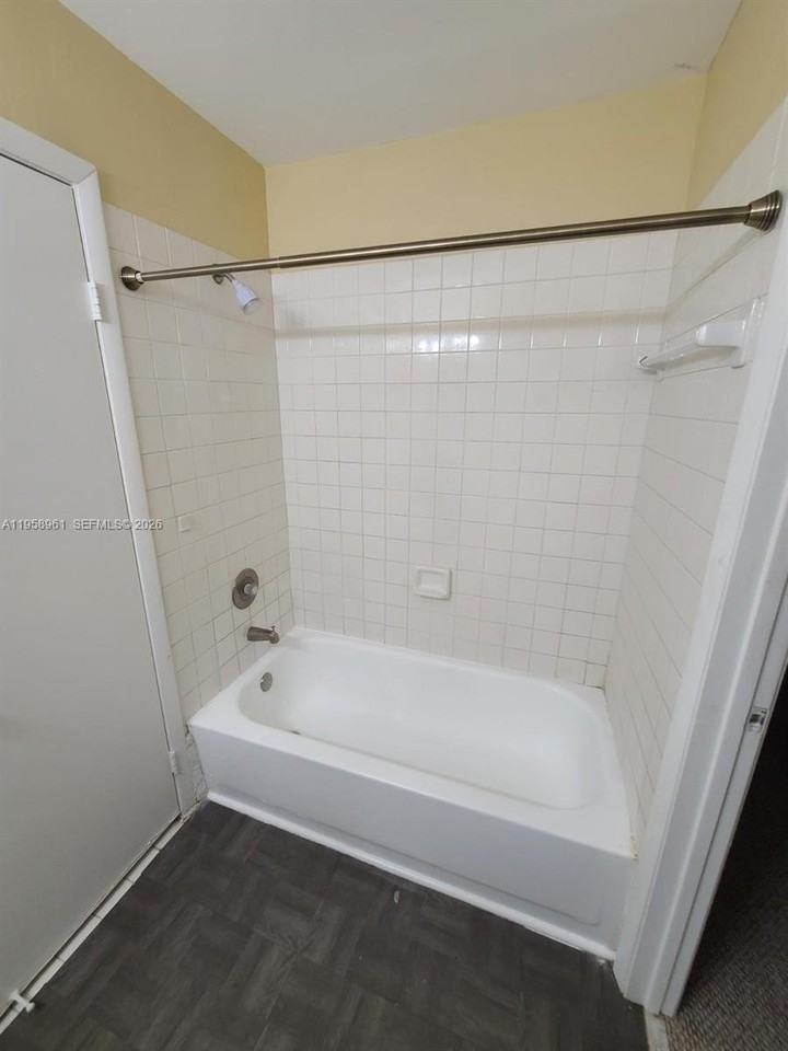 1002 Adams Ave #1002D - Photo 7 of 18