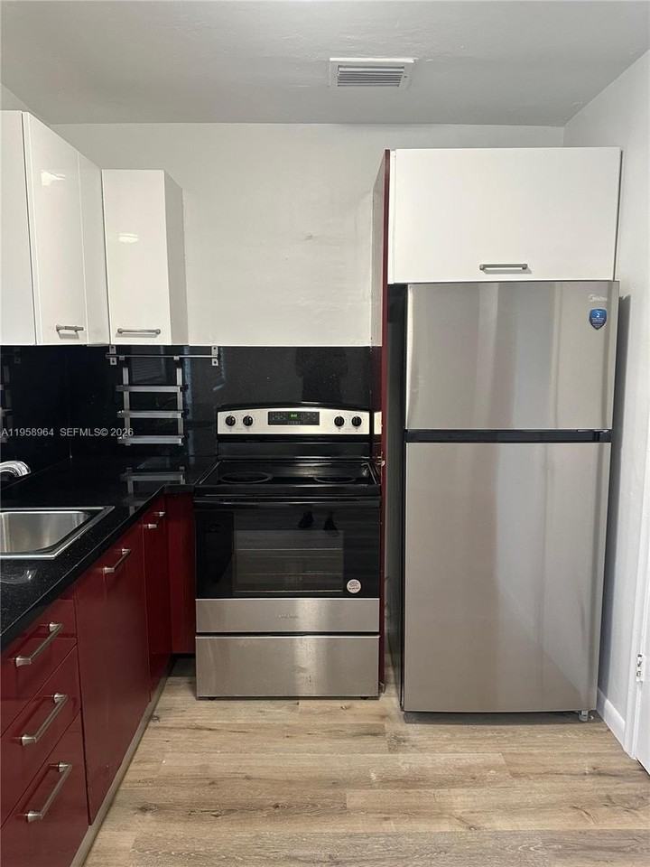 2222 Jackson St #6E - Photo 5 of 16