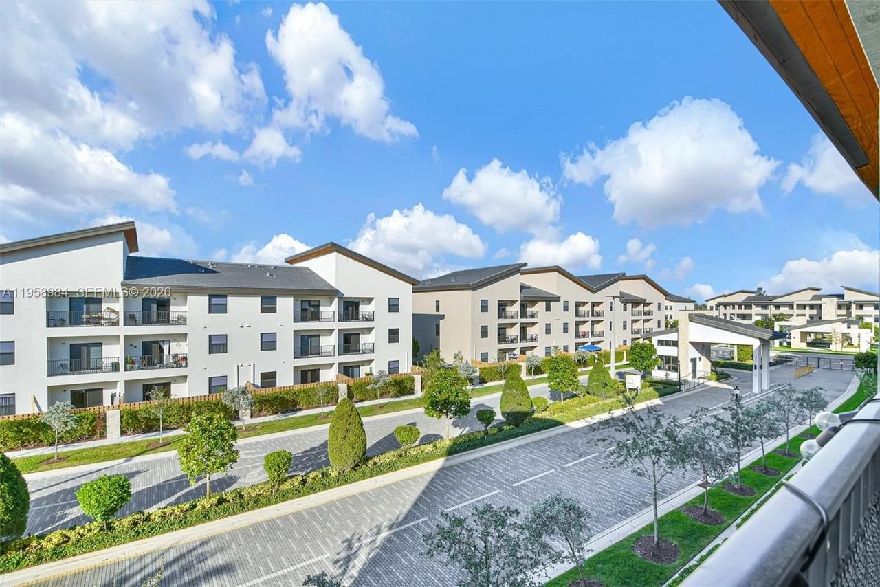 7865 Nw 104th Ave #32 - Photo 7 of 43