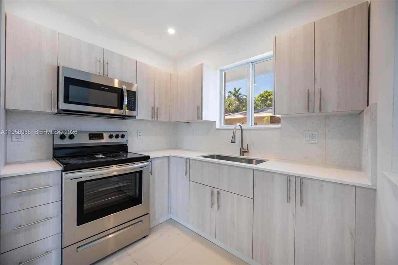 1080 Ne 80th St #2 - Photo 7 of 13