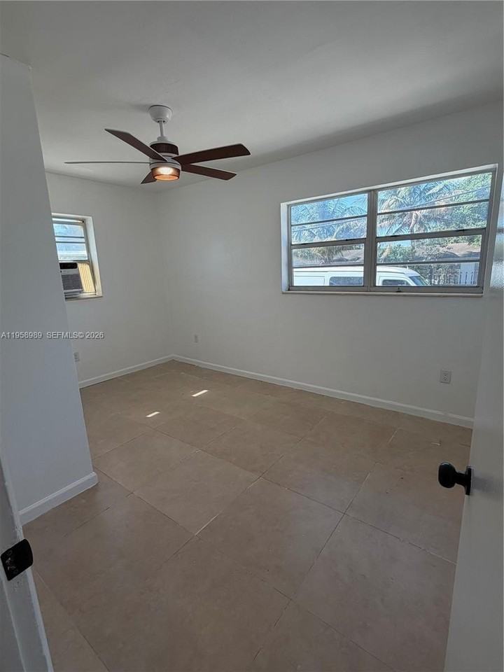 13425 Nw 31st Ave #1 - Photo 4 of 7