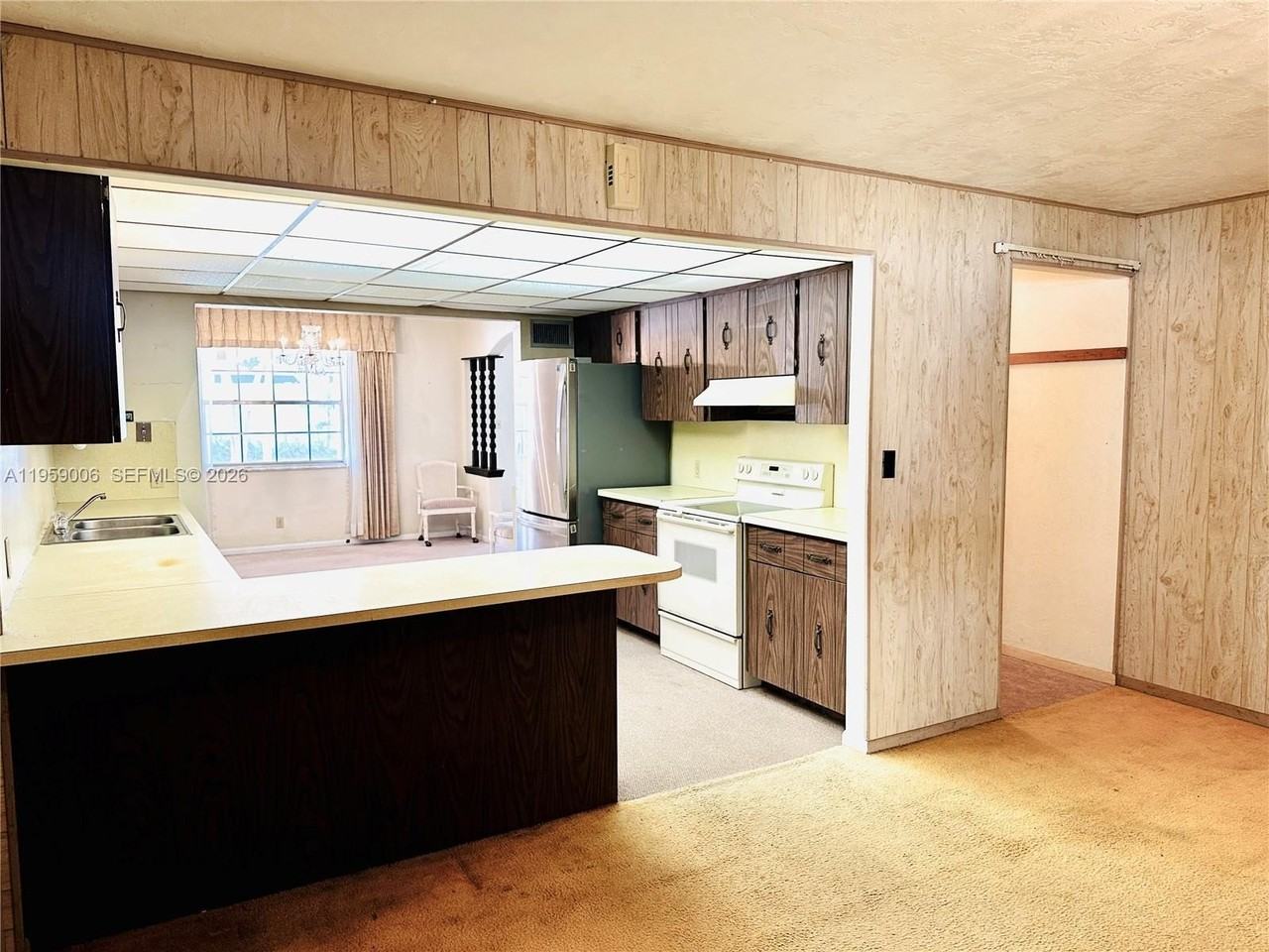 2601 Ne 32nd St #2 - Photo 3 of 25