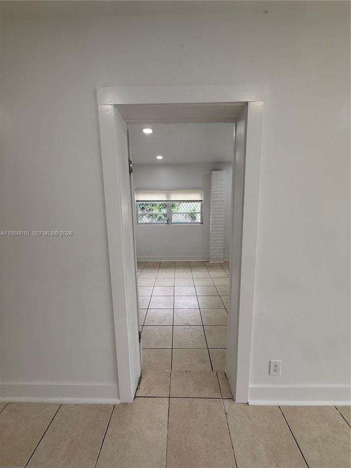 1149 W 26th St - Photo 5 of 25